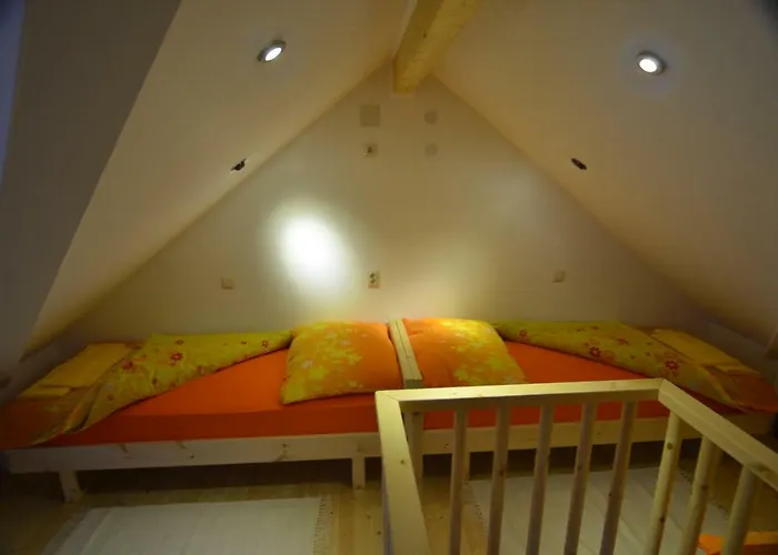 Nyaraló Glueckliche Elfen