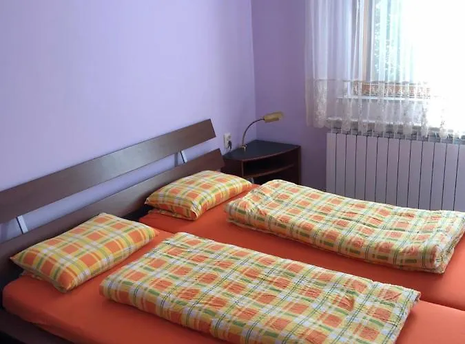 Glueckliche Elfen Nyaraló *